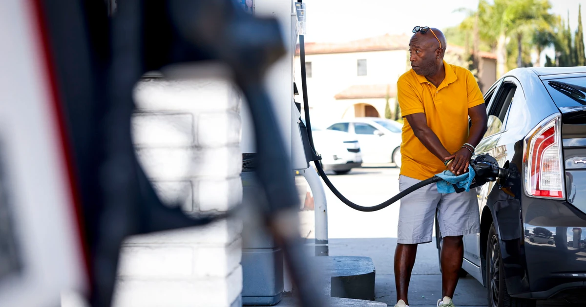 Oil hits $90 per barrel, stocks continue to drop as escalating Iran war shocks markets - NBC News