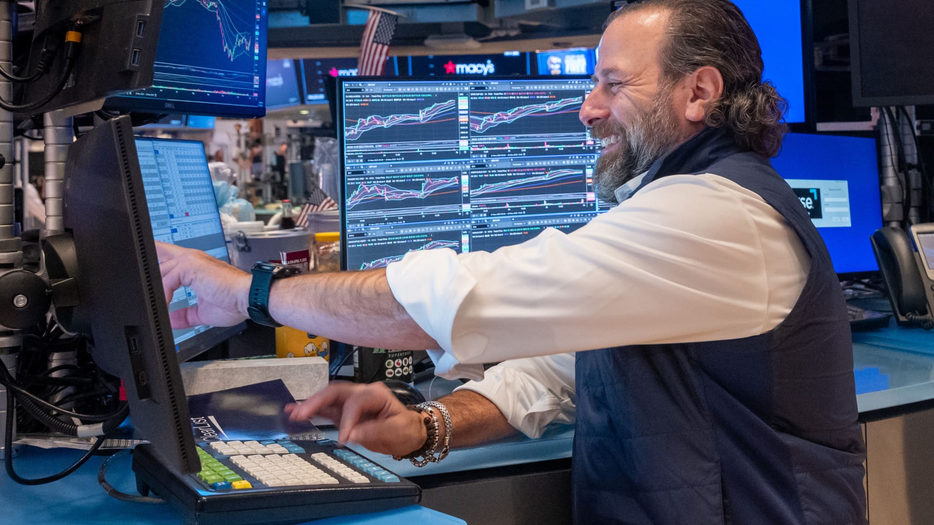 Dow surges 500 points as traders look past rout in precious metals and bitcoin: Live updates - CNBC