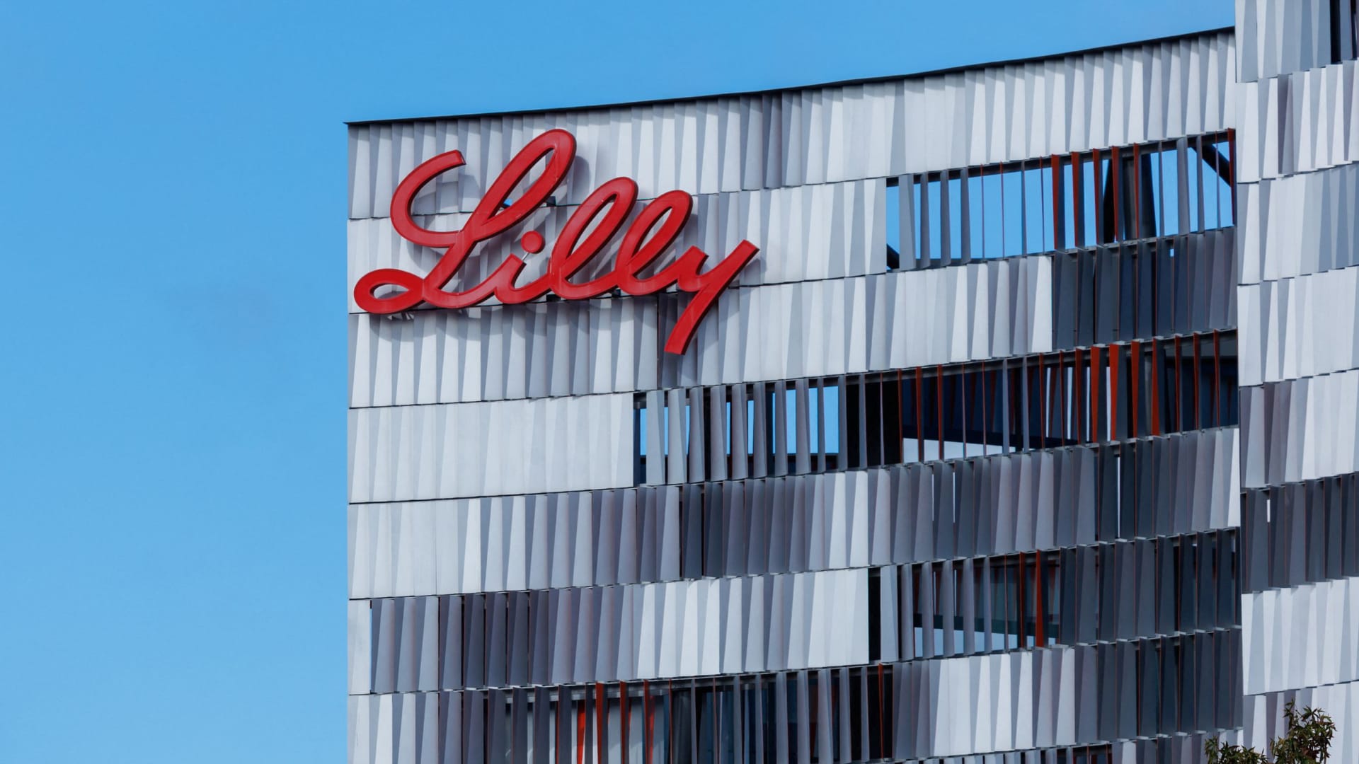 Eli Lilly’s next-generation obesity drug retatrutide clears first late-stage diabetes trial - CNBC